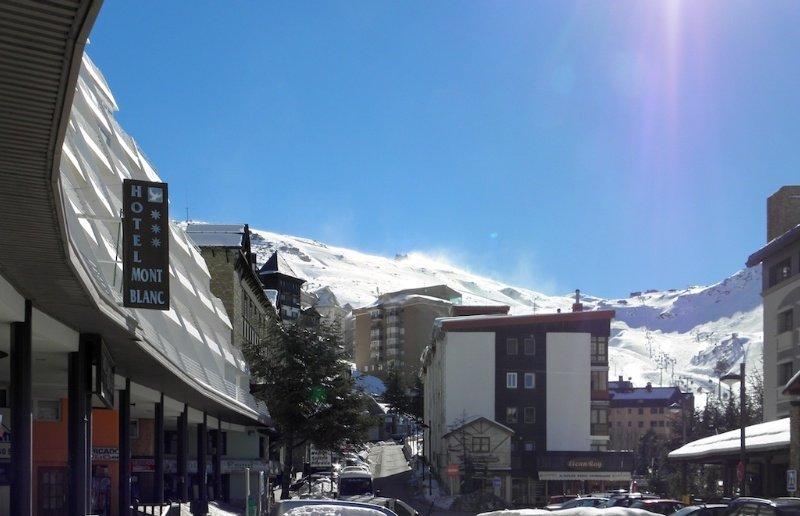 Mont Blanc Hotell Sierra Nevada Exteriör bild